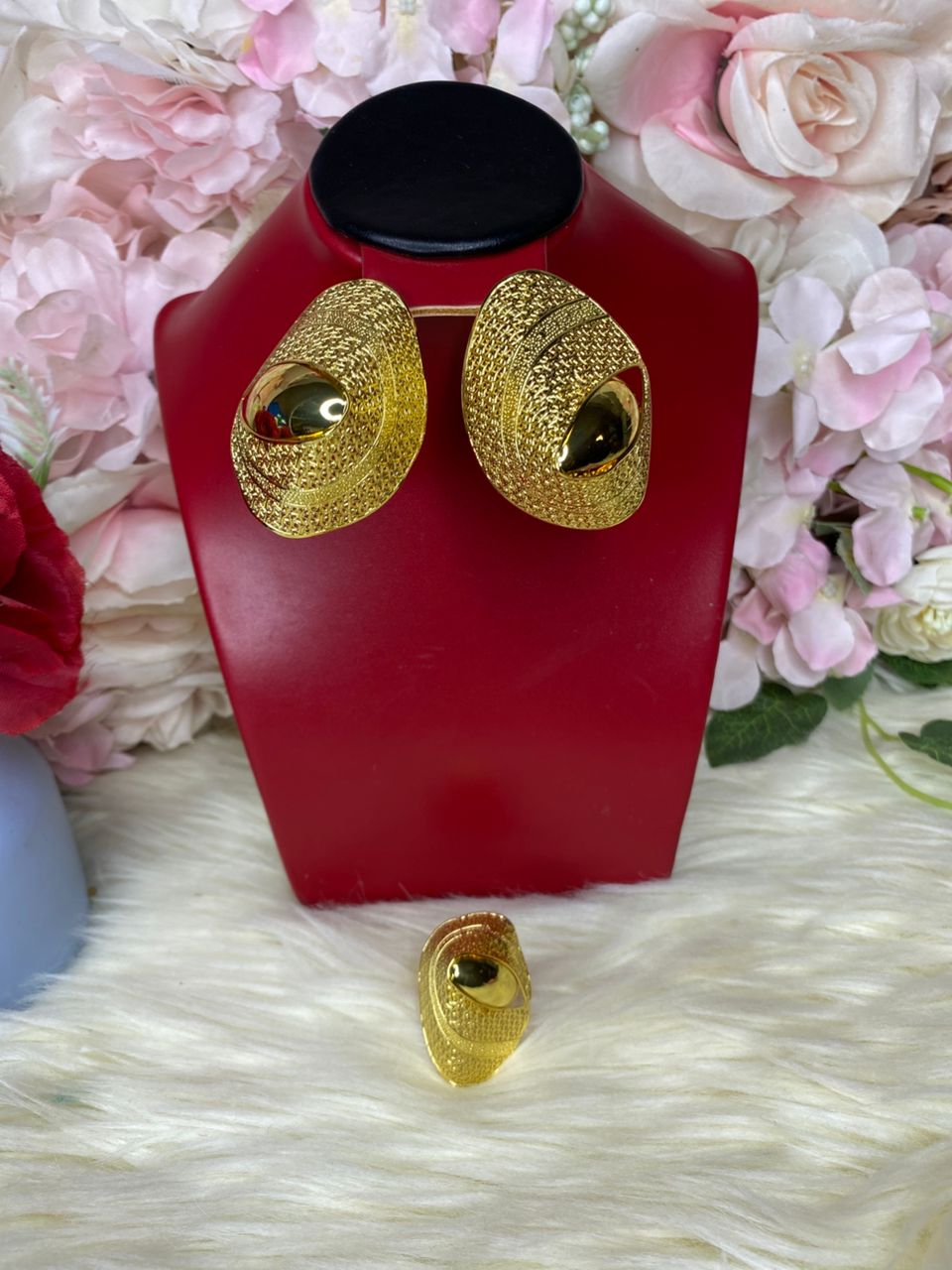 Ensemble bouclé d’oreille et bague