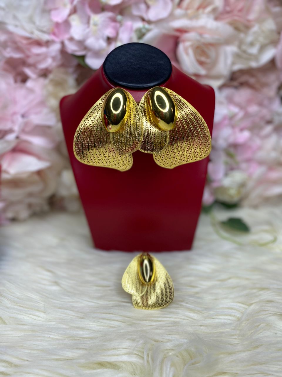 Ensemble bouclé d’oreille et bague
